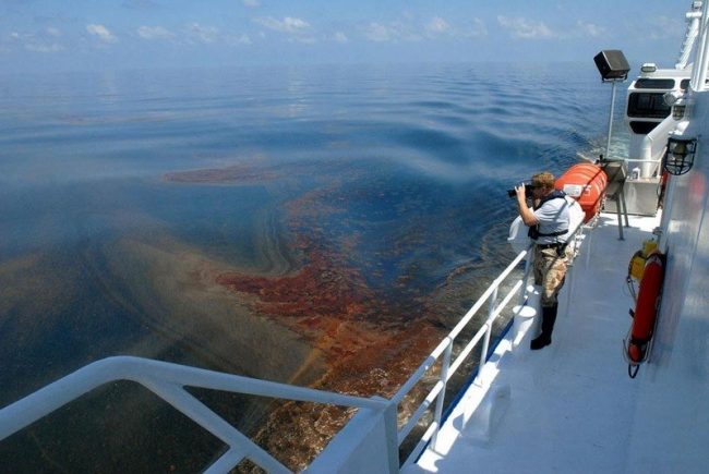 si-oilspill-thumb-800xauto-6026 Credit: Christopher Berkey/CORBIS