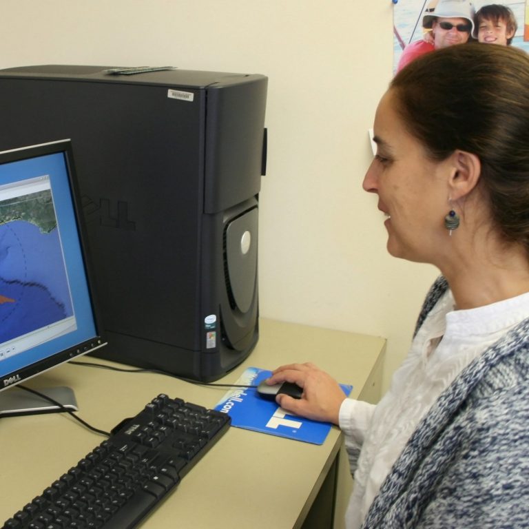 Josefina_IMG_7987_cropped Maria Josefina Olascoaga at the University of Miami Rosenstiel School of Marine and Atmospheric Science uses results from LCS core analysis to show the movement of oil following the Deepwater Horizon oil spill. (Photo by Barbra Gonzalez)