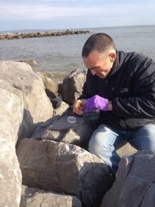 WHOI senior scientist Chris Reddy and his researchers have collected more than 1,000 oil samples along the Gulf of Mexico coastline. (Photo by Catherine Carmichael, Woods Hole Oceanographic Institution)