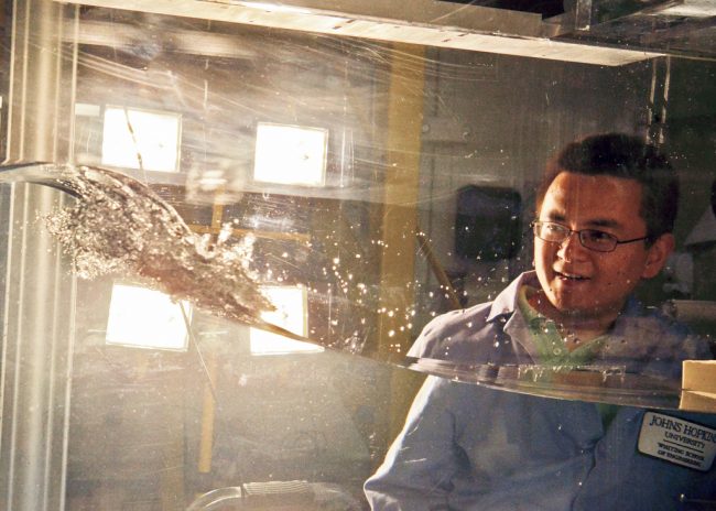 cheng_wavetank In an acrylic wave tank he designed and built himself at the Johns Hopkins Laboratory for Experimental Fluid Mechanics, Cheng observes a mechanically generated breaking wave and its associated turbulent flows. (Photo credit: Trevor Holmgren)