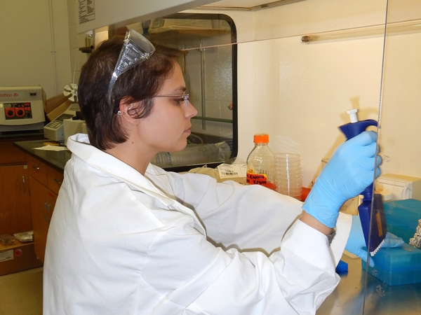Deep-C_SaraTominackhood2-FEATURED Sarah transfers DNA samples from single-cell organisms in the lab at University of West Florida. (Photo credit: Richard Snyder)