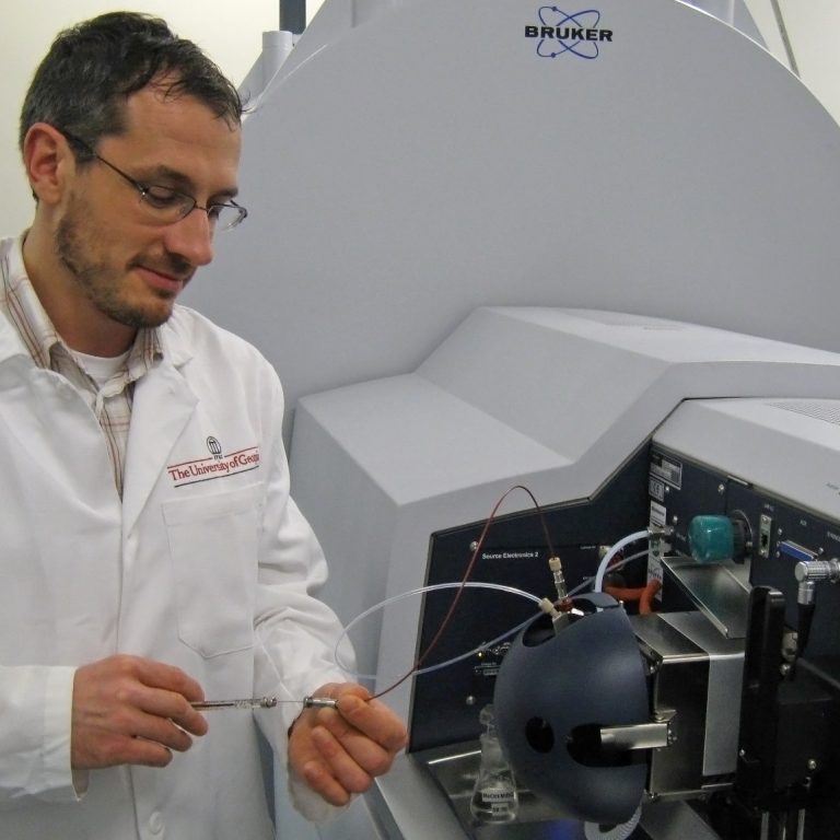 ECOGIG_SeidelUsingMasSpectrometer Dr. Michael Seidel (University of Georgia) injects a sample into an ultrahigh resolution mass spectrometer located in Oldenburg, Germany. The instrument identified the individual oil- and dispersant-derived compounds within the many dissolved organic molecules that are naturally present in Gulf of Mexico seawater. (Photo by Michael Seidel)