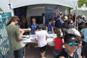 The ECOGIG Ocean Discovery Zone provides activity stations that give information about the oil spill and healthy ocean ecosystems. Here at the 2017 Philadelphia Science Carnival, visitors take part in a deep sea coral Build*Draw*Learn station. Photo by ECOGIG.