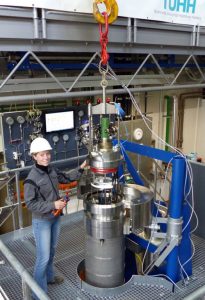 Karen mounts the experimental module for oil-and-gas jet investigations. (Provided by Hamburg University of Technology)