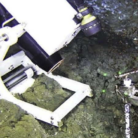 MacDonaldBubbleVideo Researchers positioned a newly-designed high-definition video camera in front of natural hydrocarbon vents and recorded bubble behavior at two GC600 seeps. (Figure 2 in publication, used with permission)