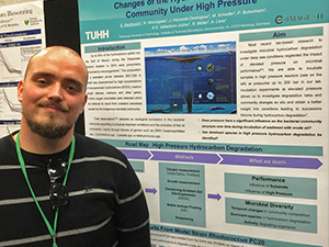 Steffen Hackbusch presents a poster at the 2016 Gulf of Mexico Oil Spill and Ecosystem Science conference. (Provided by Nuttapol Noirungsee)