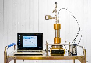 The high-pressure reactor setup with online oxygen monitoring that Steffen and his colleagues use in their experiments. (Photo credit: ARLT Photography)