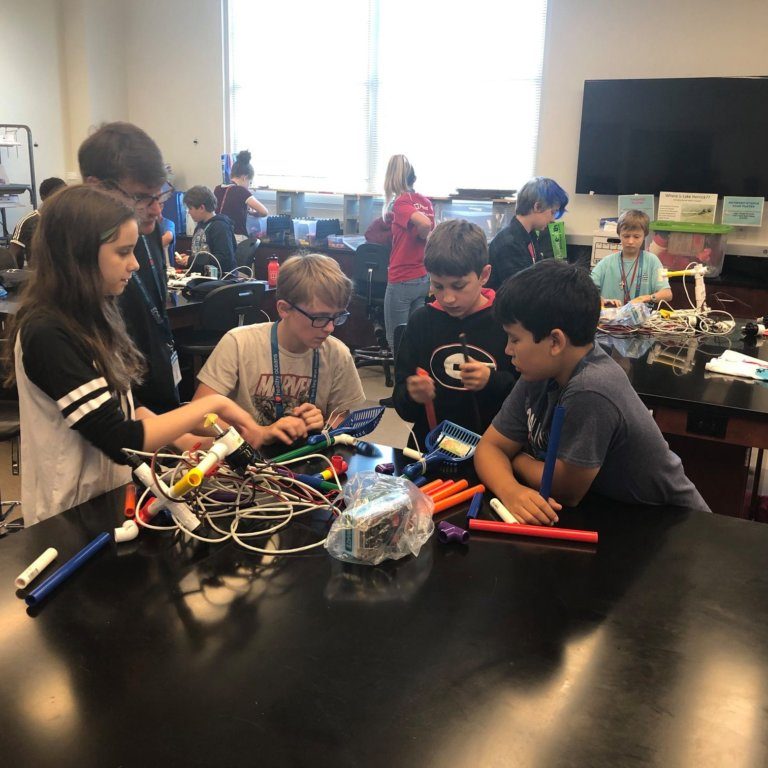 ECOGIG Students build an ROV during the ECOGIG Ocean Discovery Camp. Photo Credit: ECOGIG/Original photo via ECOGIG’s Facebook page.